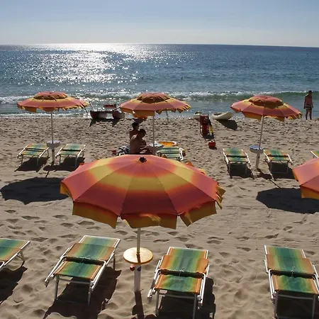 Parque de vacaciones Villaggio Piscina Rei