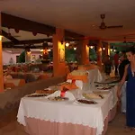 Villaggio Piscina Rei * مونتي ناي